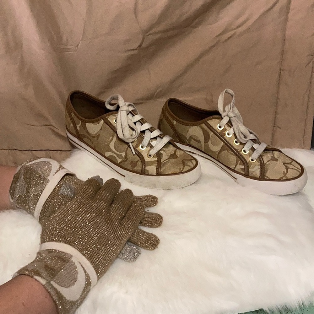 Coach gloves